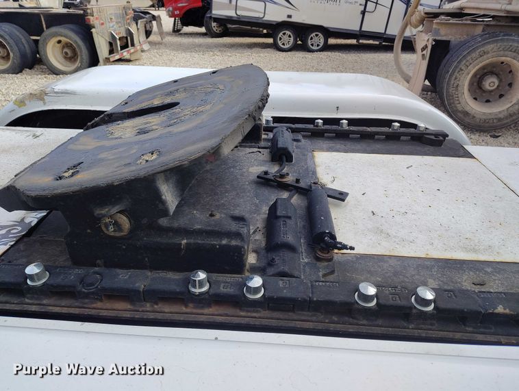 image for item YA2158 2005 Freightliner FLD semi truck