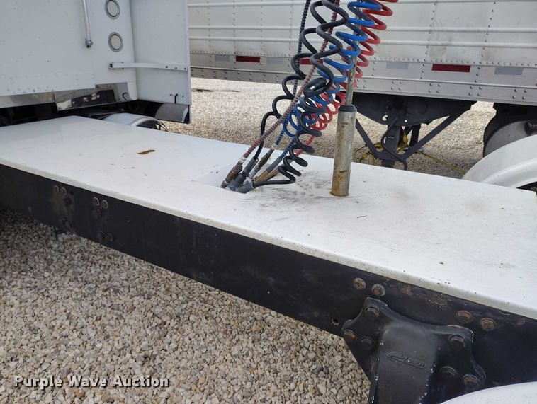 image for item YA2158 2005 Freightliner FLD semi truck