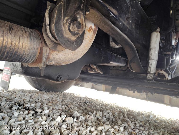 image for item YA2158 2005 Freightliner FLD semi truck