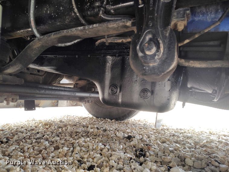 image for item YA2158 2005 Freightliner FLD semi truck