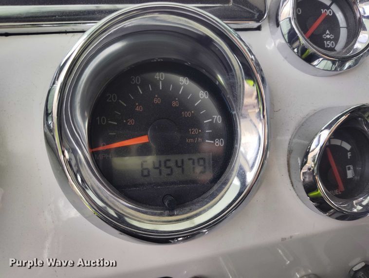 image for item YA2158 2005 Freightliner FLD semi truck