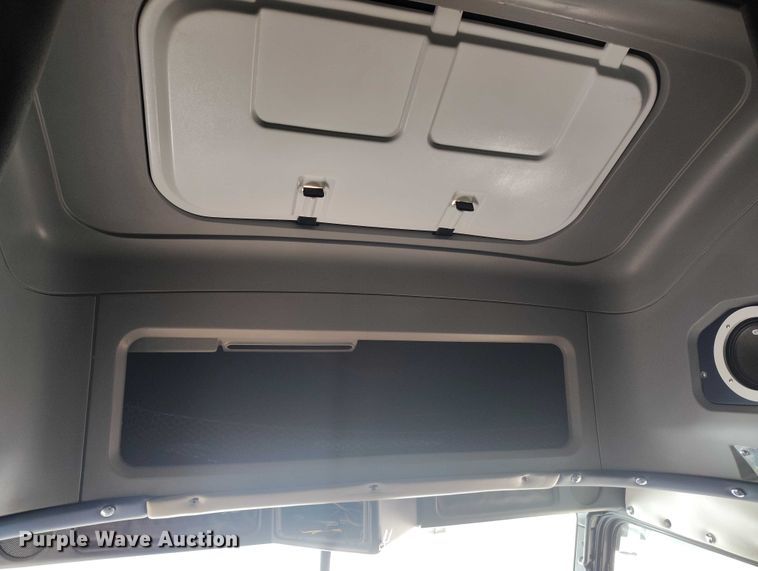 image for item YA2158 2005 Freightliner FLD semi truck