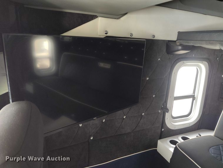 image for item YA2158 2005 Freightliner FLD semi truck