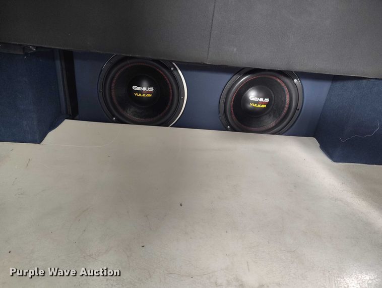 image for item YA2158 2005 Freightliner FLD semi truck