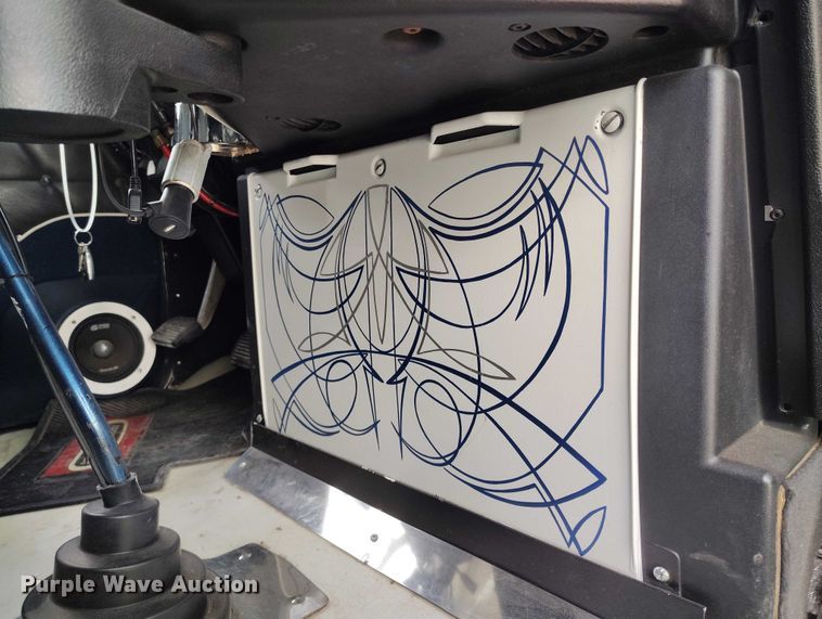 image for item YA2158 2005 Freightliner FLD semi truck