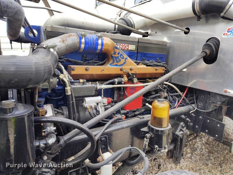 image for item YA2158 2005 Freightliner FLD semi truck