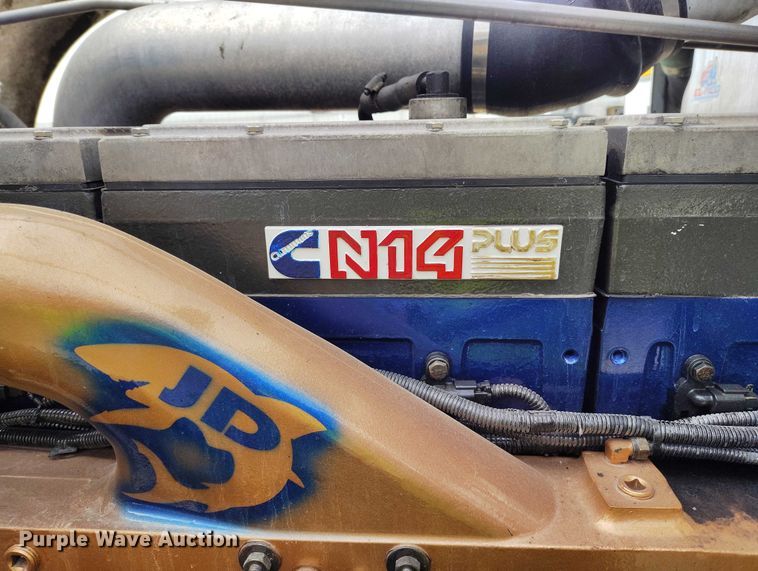 image for item YA2158 2005 Freightliner FLD semi truck