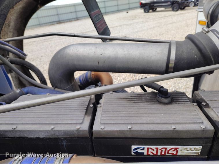 image for item YA2158 2005 Freightliner FLD semi truck