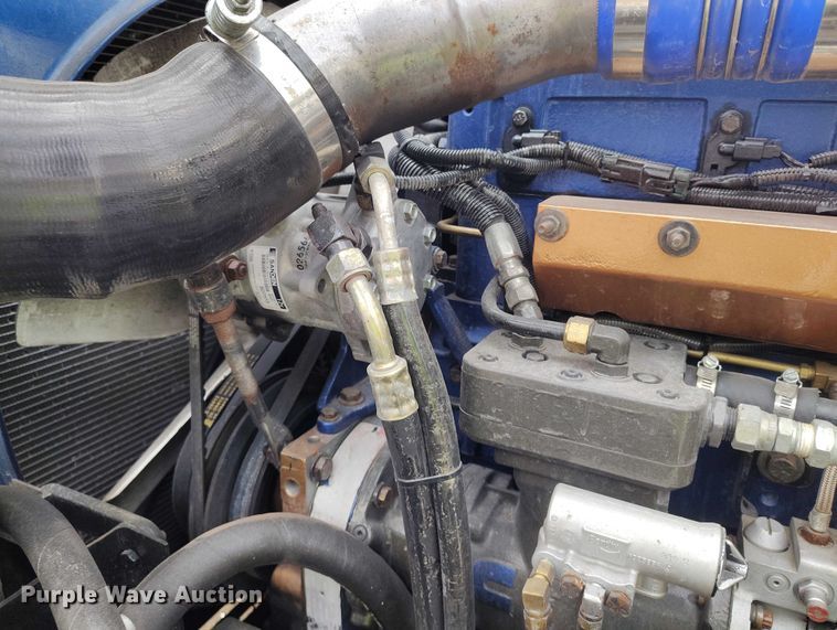 image for item YA2158 2005 Freightliner FLD semi truck