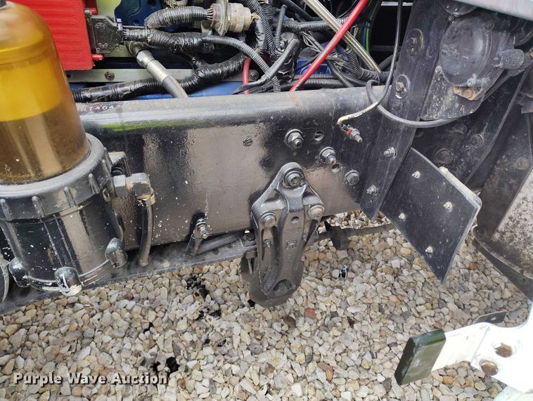 image for item YA2158 2005 Freightliner FLD semi truck