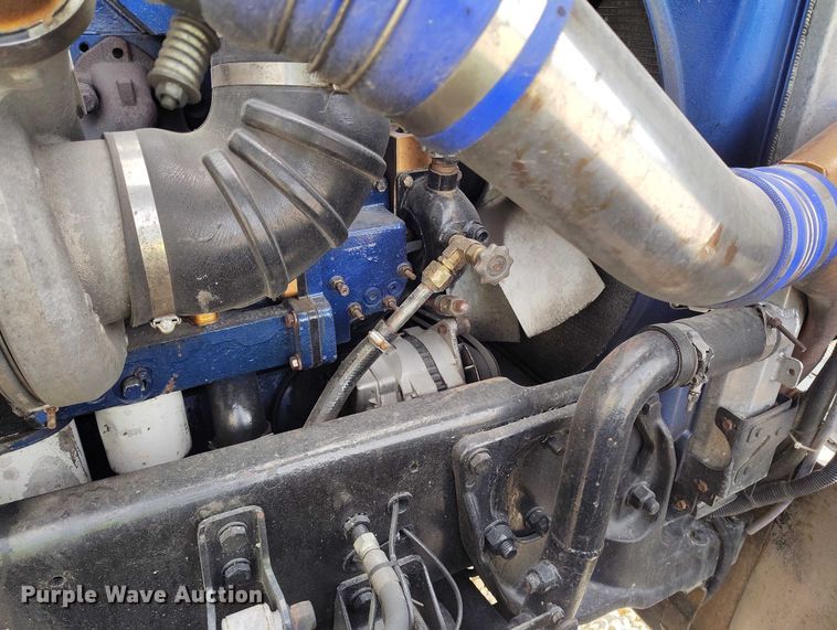 image for item YA2158 2005 Freightliner FLD semi truck