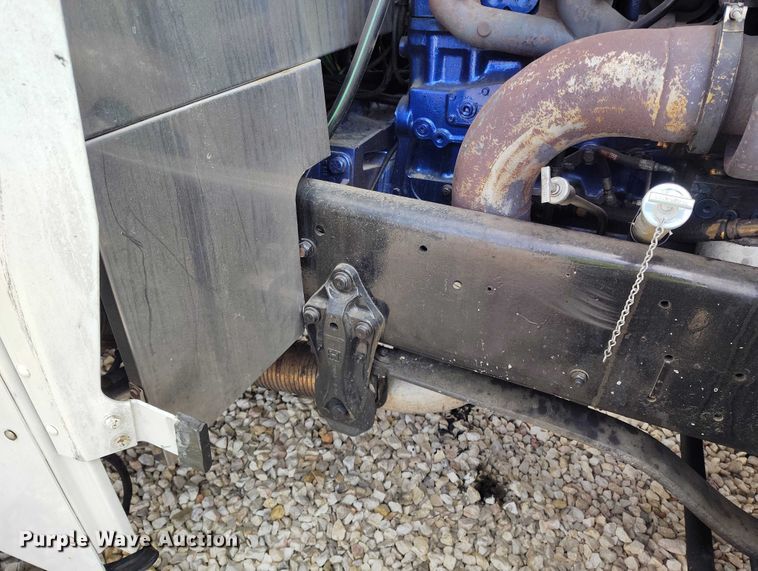 image for item YA2158 2005 Freightliner FLD semi truck