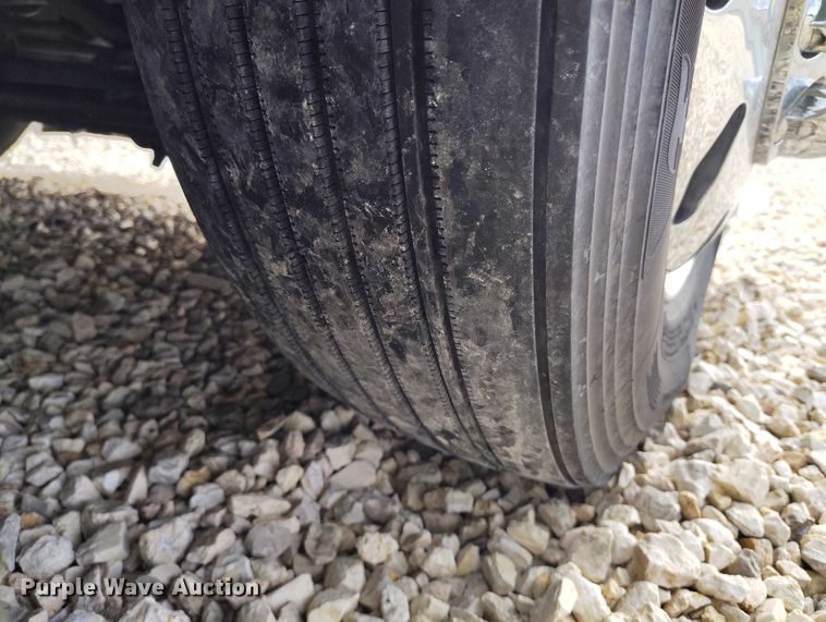 image for item YA2158 2005 Freightliner FLD semi truck