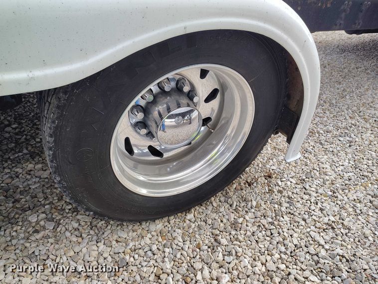 image for item YA2158 2005 Freightliner FLD semi truck