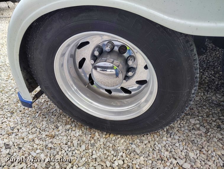 image for item YA2158 2005 Freightliner FLD semi truck