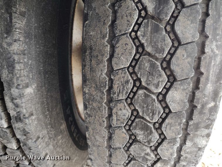 image for item YA2158 2005 Freightliner FLD semi truck