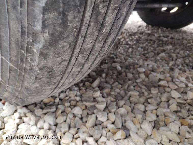 image for item YA2158 2005 Freightliner FLD semi truck