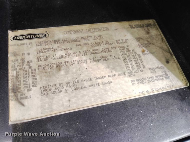 image for item YA2158 2005 Freightliner FLD semi truck