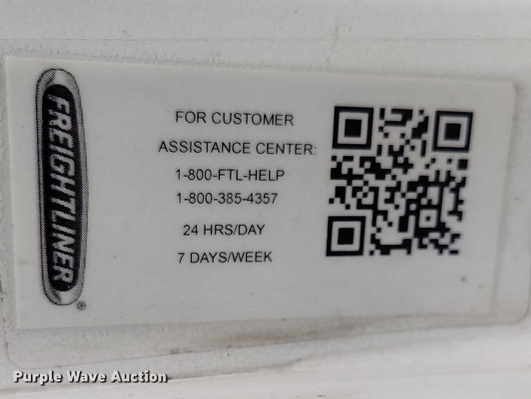 image for item YA2158 2005 Freightliner FLD semi truck