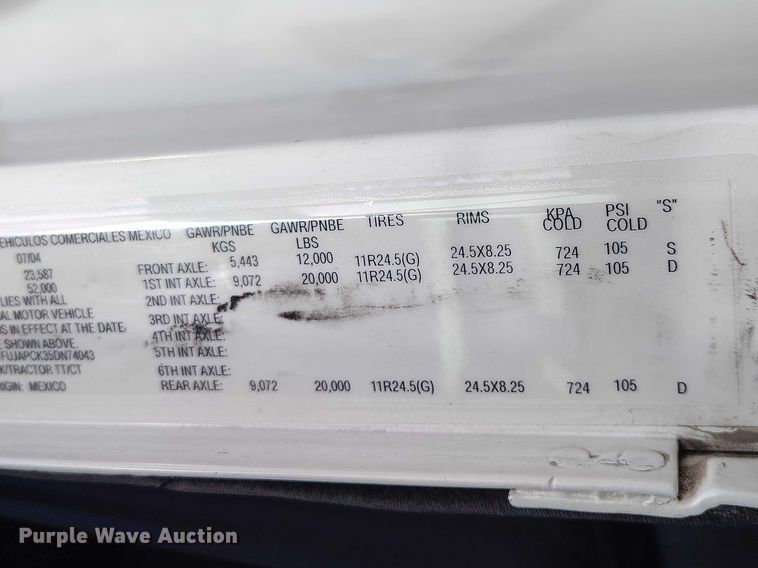 image for item YA2158 2005 Freightliner FLD semi truck