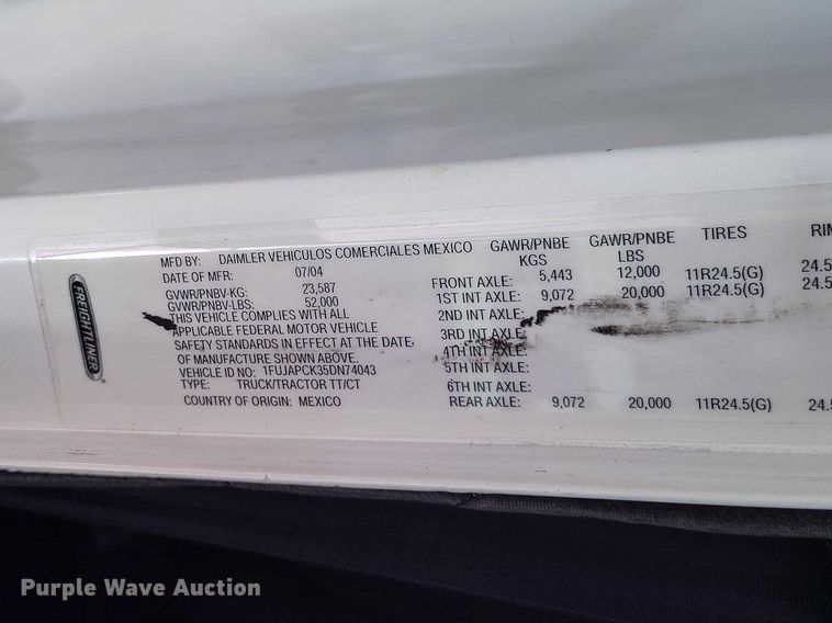 image for item YA2158 2005 Freightliner FLD semi truck