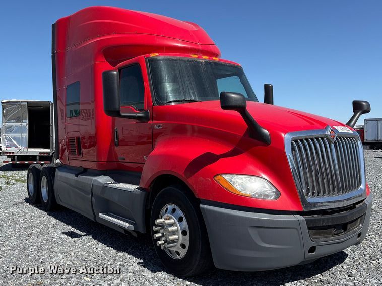 image for item YA2193 2020 International LT625 semi truck