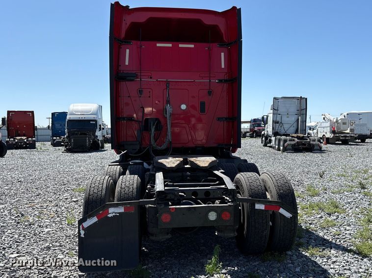 image for item YA2193 2020 International LT625 semi truck