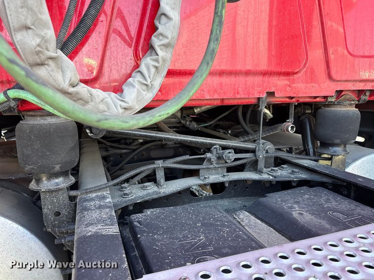 image for item YA2193 2020 International LT625 semi truck