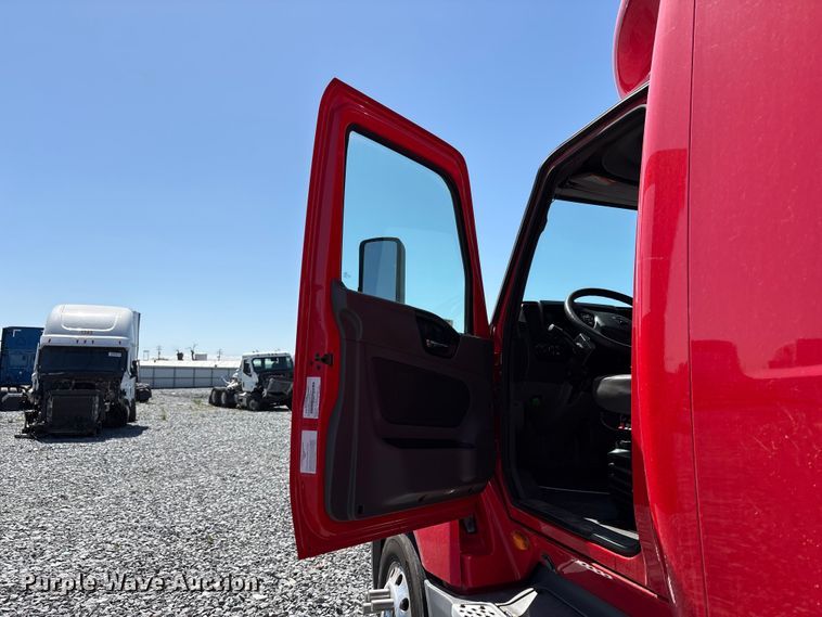 image for item YA2193 2020 International LT625 semi truck