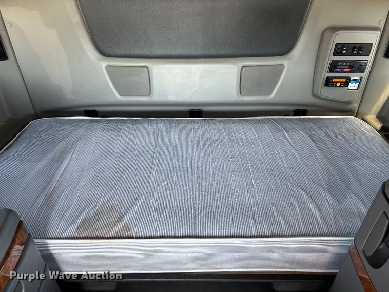 image for item YA2193 2020 International LT625 semi truck