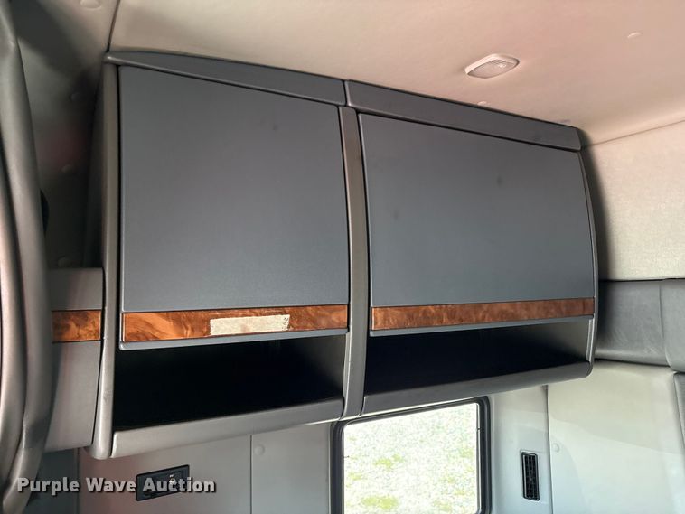 image for item YA2193 2020 International LT625 semi truck