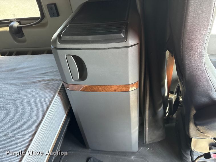 image for item YA2193 2020 International LT625 semi truck