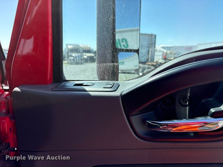 image for item YA2193 2020 International LT625 semi truck