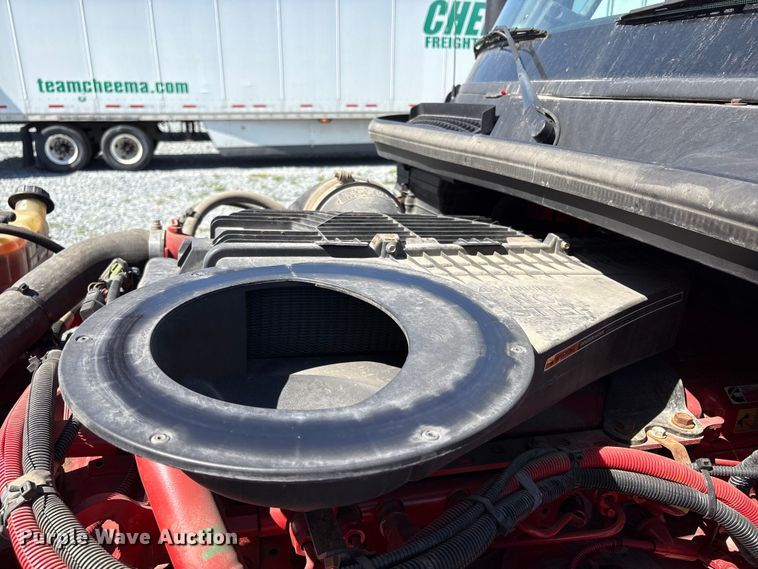 image for item YA2193 2020 International LT625 semi truck