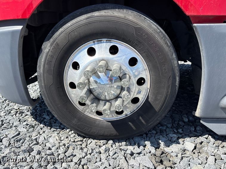 image for item YA2193 2020 International LT625 semi truck