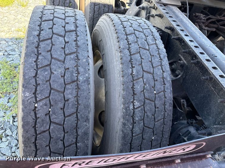 image for item YA2193 2020 International LT625 semi truck