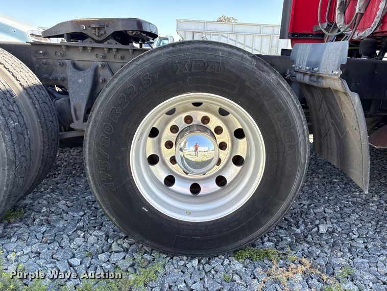 image for item YA2193 2020 International LT625 semi truck