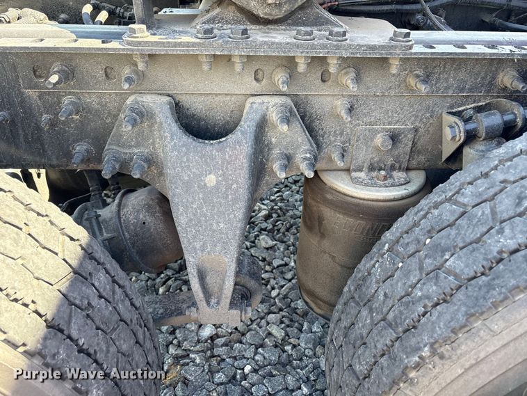 image for item YA2193 2020 International LT625 semi truck