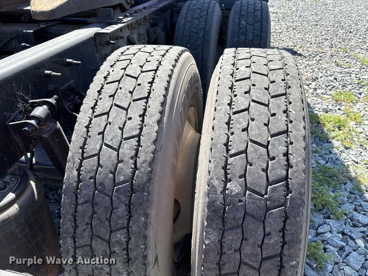 image for item YA2193 2020 International LT625 semi truck