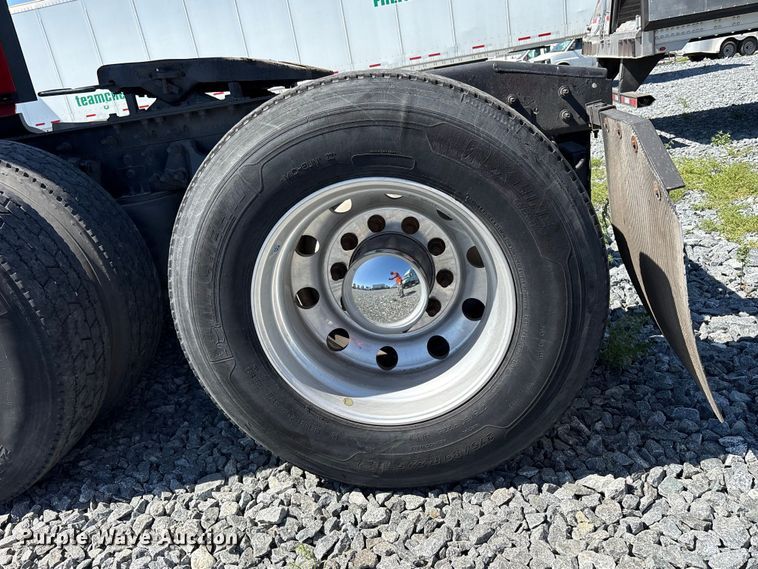 image for item YA2193 2020 International LT625 semi truck