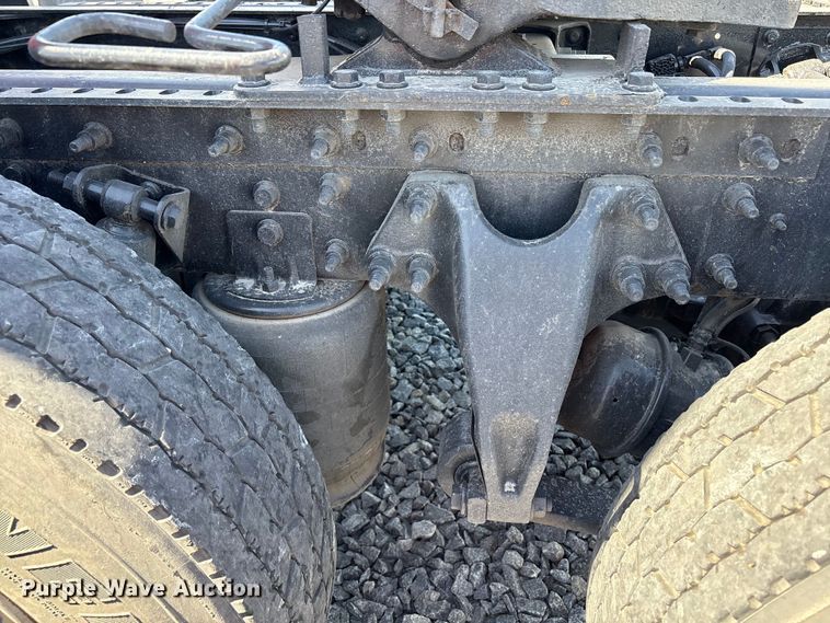 image for item YA2193 2020 International LT625 semi truck