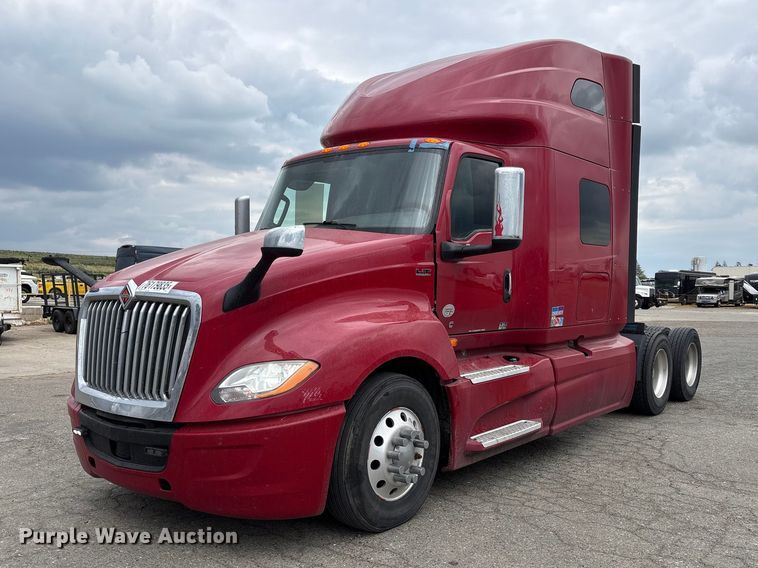 image for item YA2220 2019 International LT625 semi truck