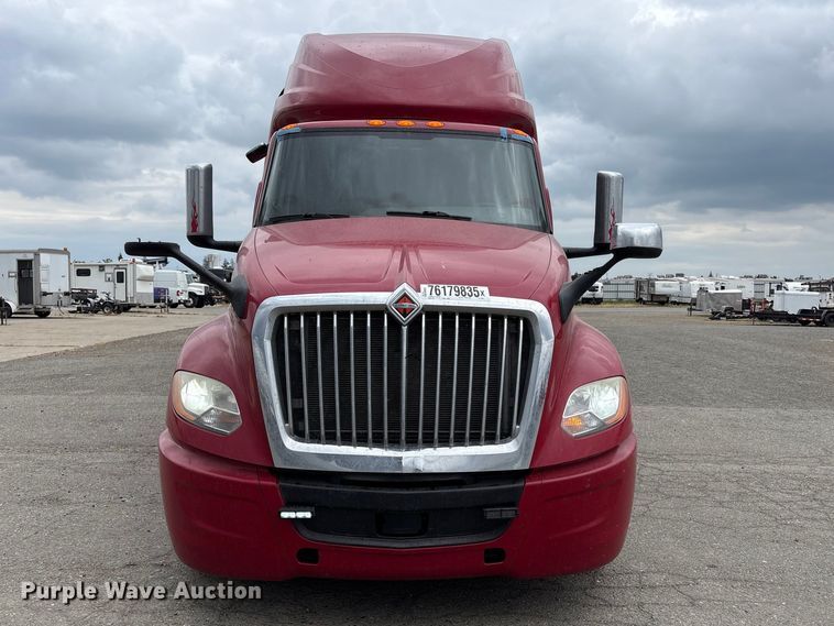 image for item YA2220 2019 International LT625 semi truck