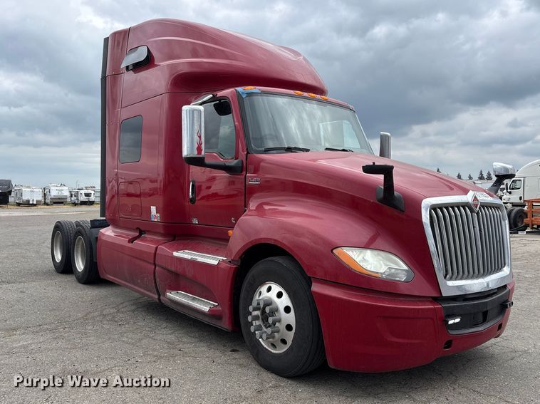 image for item YA2220 2019 International LT625 semi truck