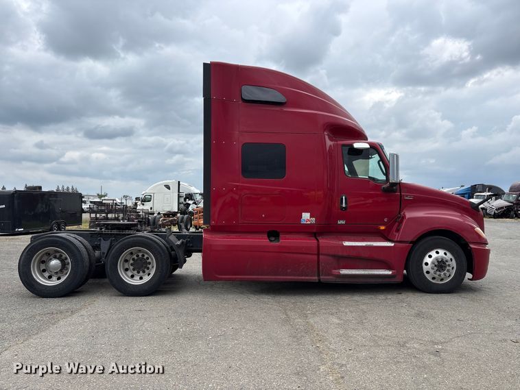 image for item YA2220 2019 International LT625 semi truck