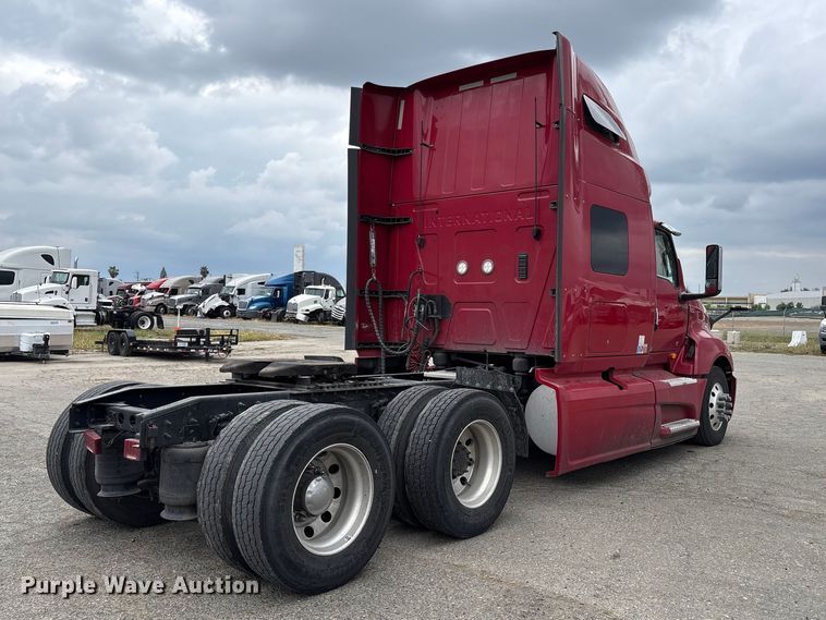 image for item YA2220 2019 International LT625 semi truck