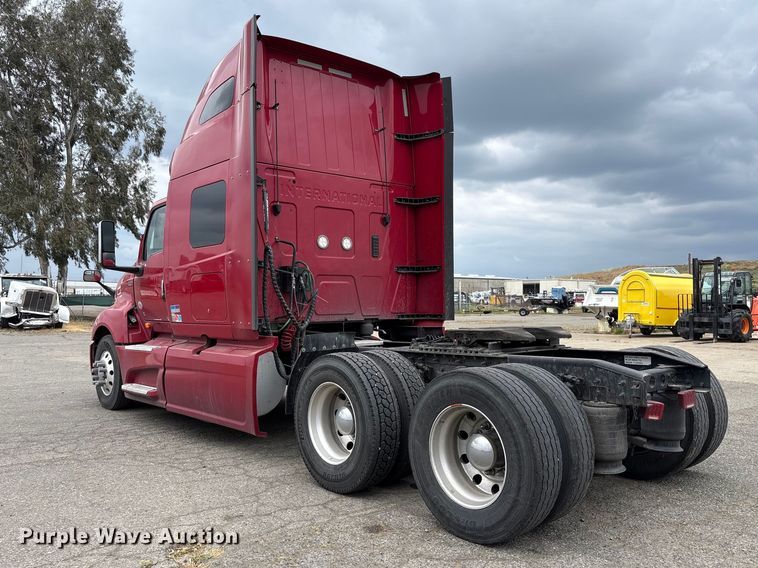 image for item YA2220 2019 International LT625 semi truck