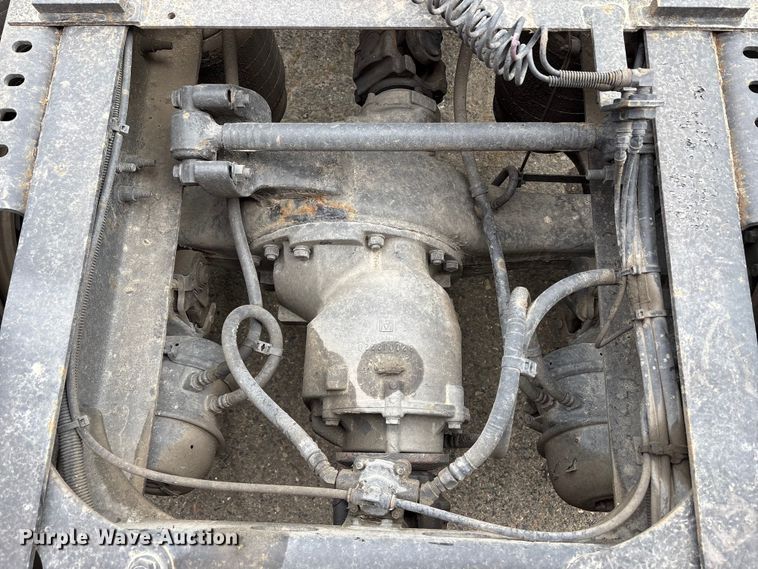 image for item YA2220 2019 International LT625 semi truck