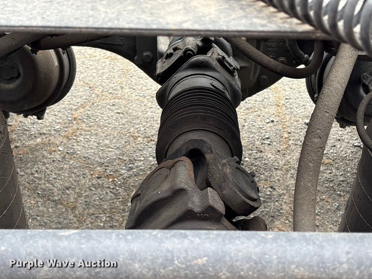 image for item YA2220 2019 International LT625 semi truck