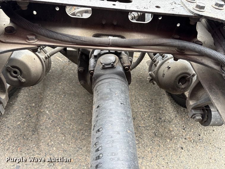 image for item YA2220 2019 International LT625 semi truck